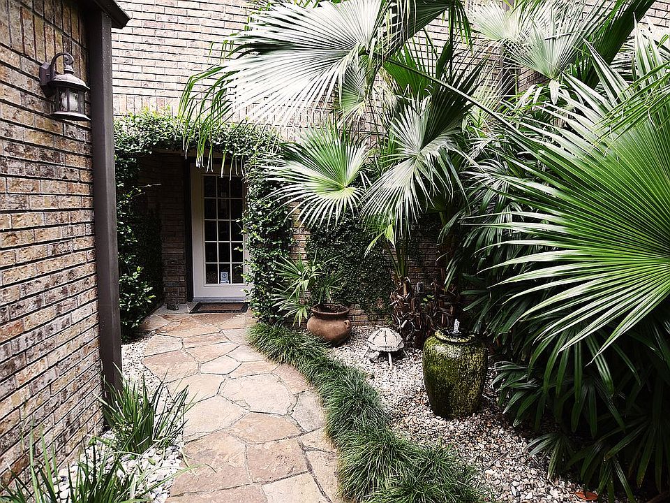Front entry through gate