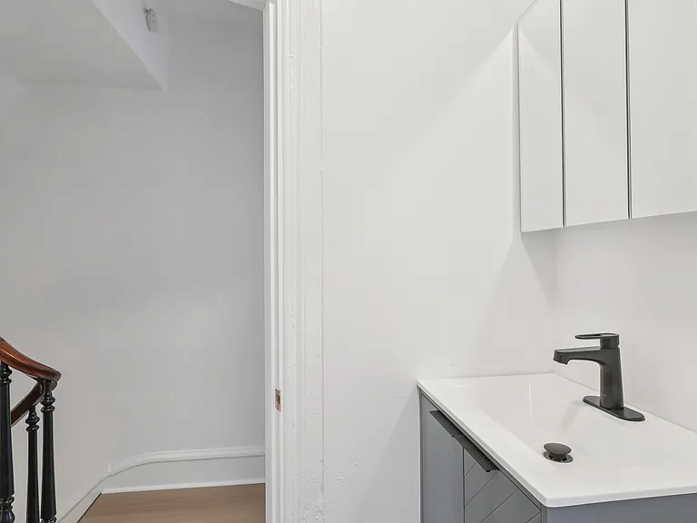 1713 Monument St — Photo 19