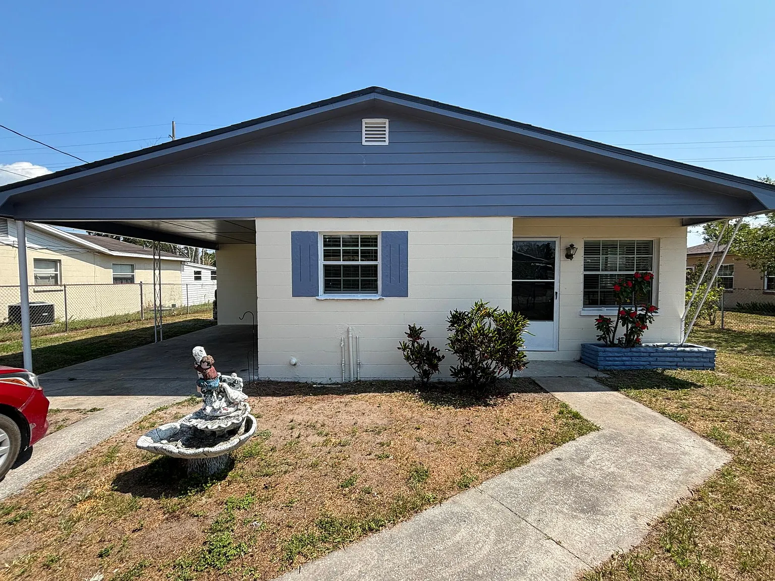 3 bed, 879 sqft, $1,900 — Photo 1