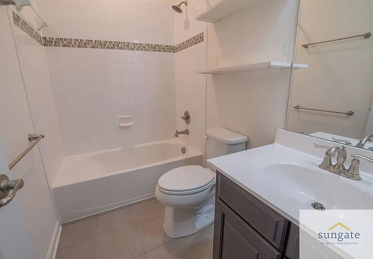 1724 Lantern Mews — Photo 33