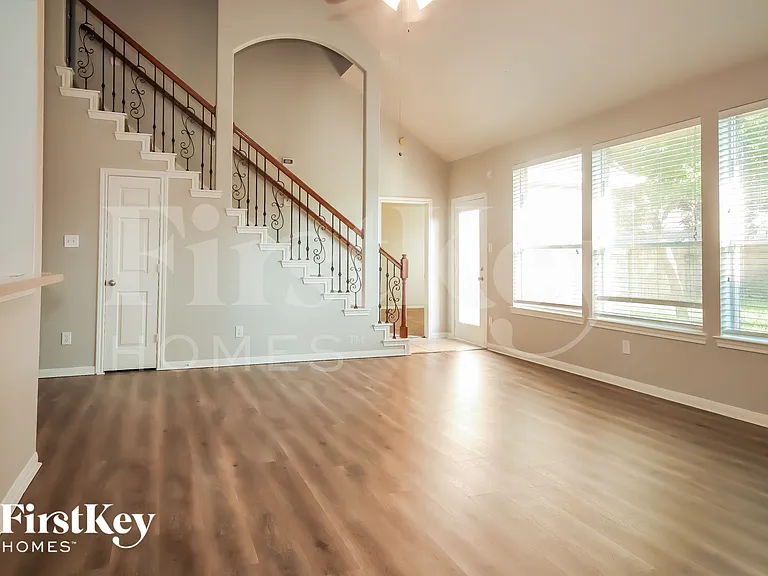 12323 Crescent Mountain Ln — Photo 2