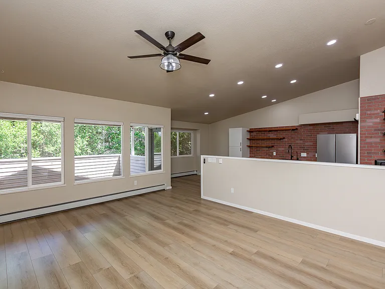 528 Park Ridge Ct — Photo 23