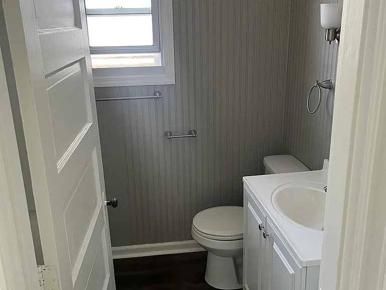 433 Harrison Ave S — Photo 7