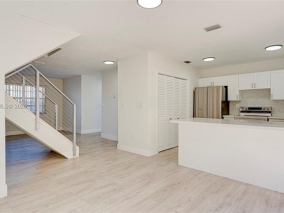 4th image of 710 SW 114th Ave APT C3