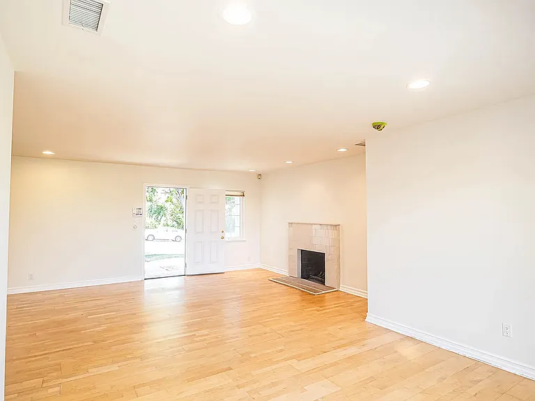 2024 Navy St — Photo 29
