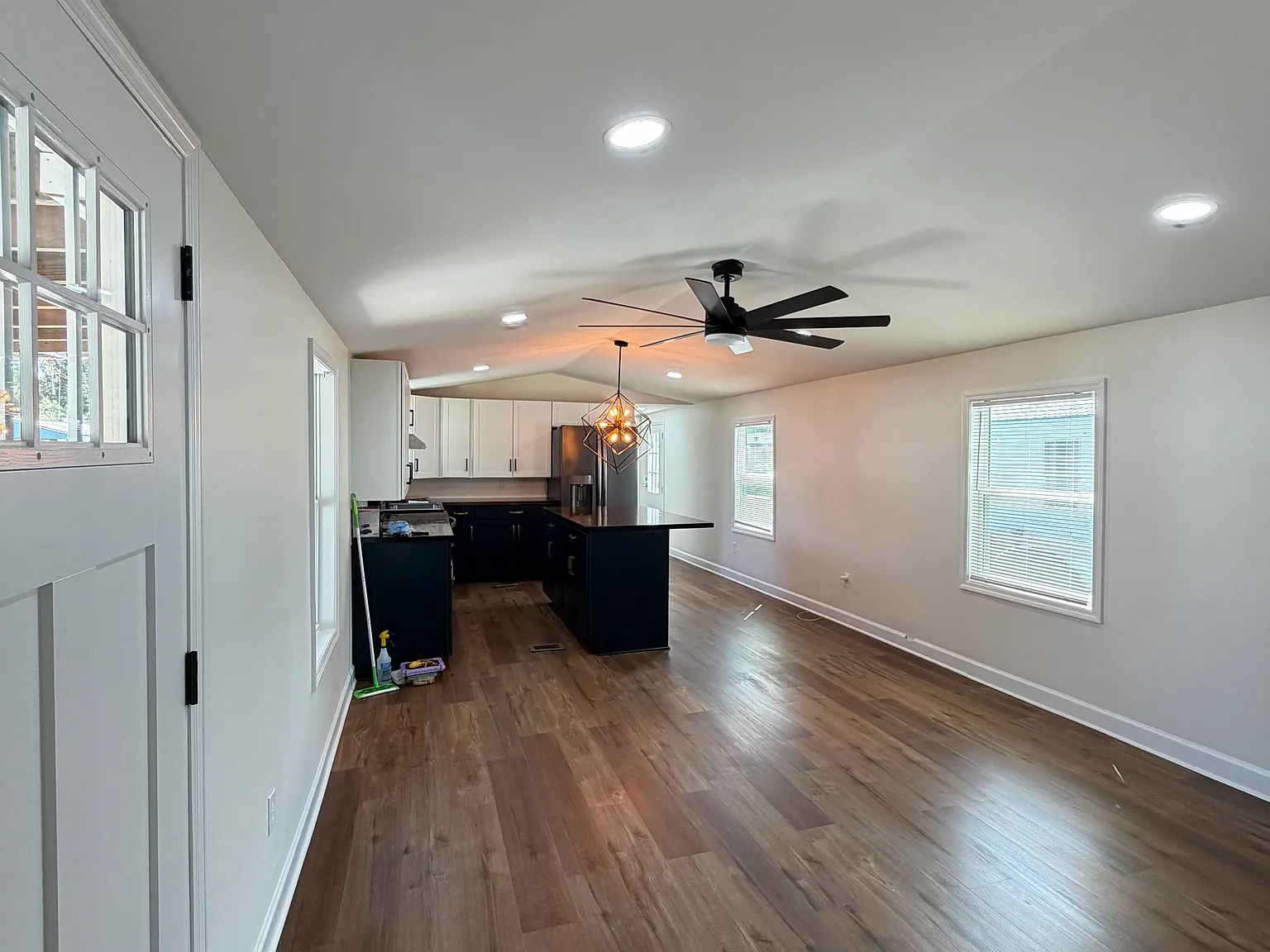 2 bed, 950 sqft, $2,250 — Photo 4