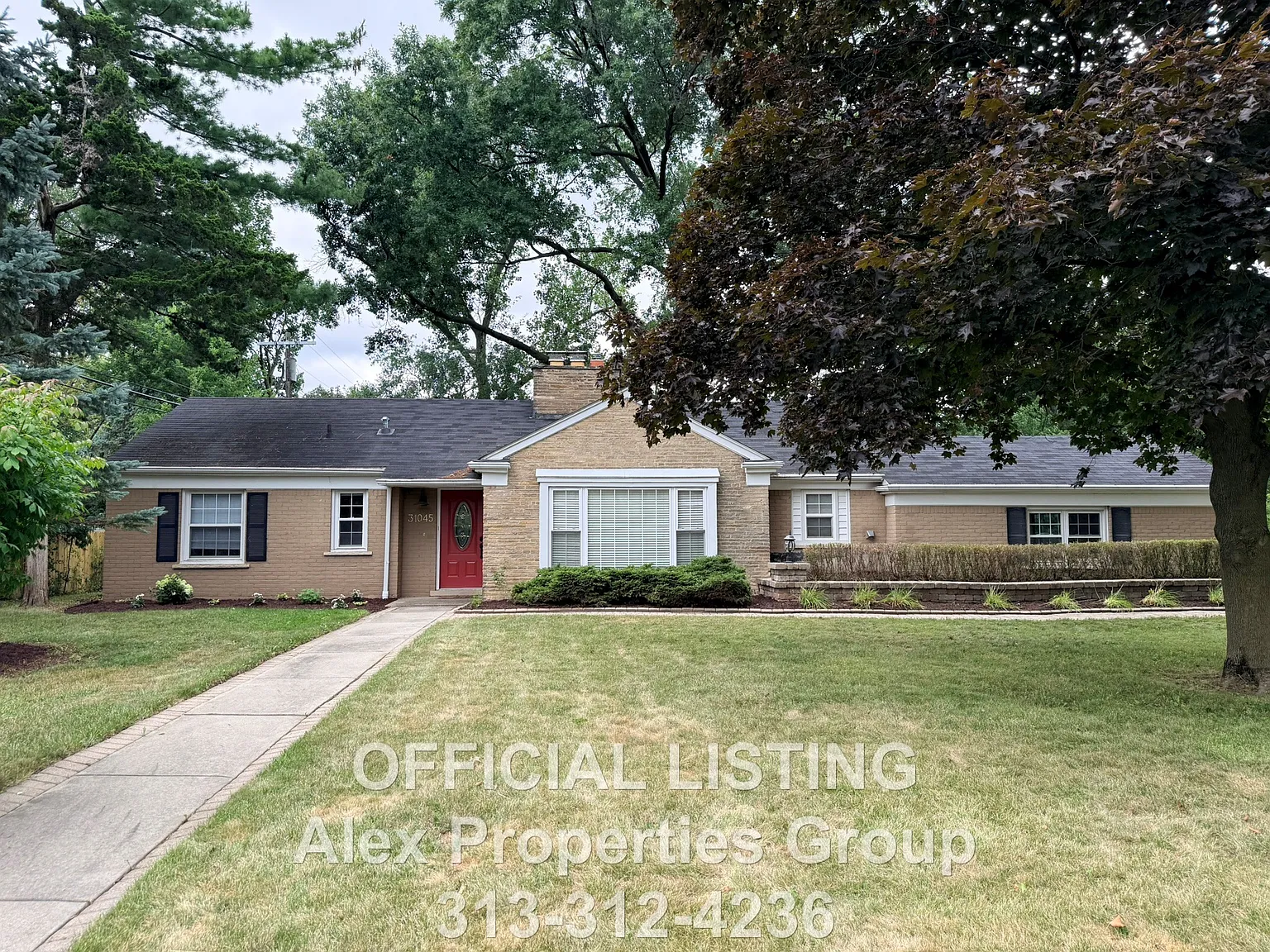 3 bed, 1.5 bath, 1295 sqft, $2,595 — Photo 1