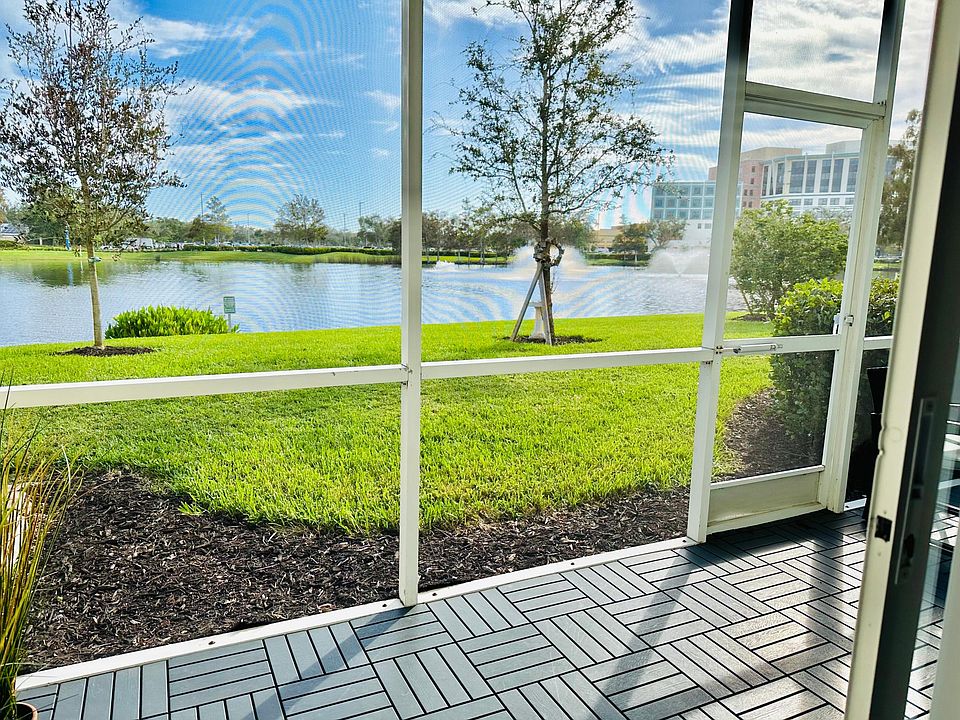 BEAUTIFUL lake view and Spacious Grass area