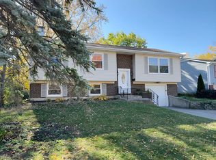 533 Surryse Rd, Lake Zurich, IL 60047