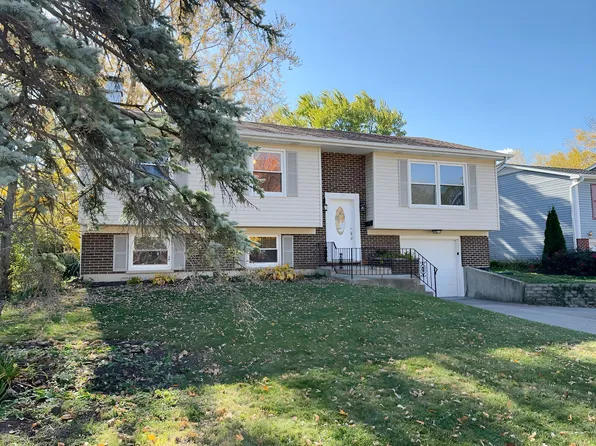 533 Surryse Rd, Lake Zurich, IL 60047