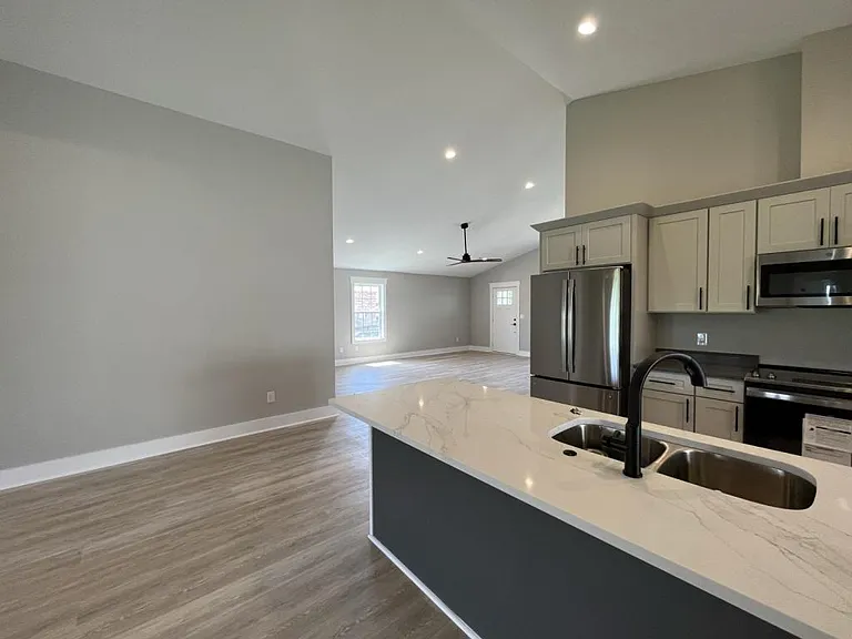 4840 McCall Ln — Photo 18