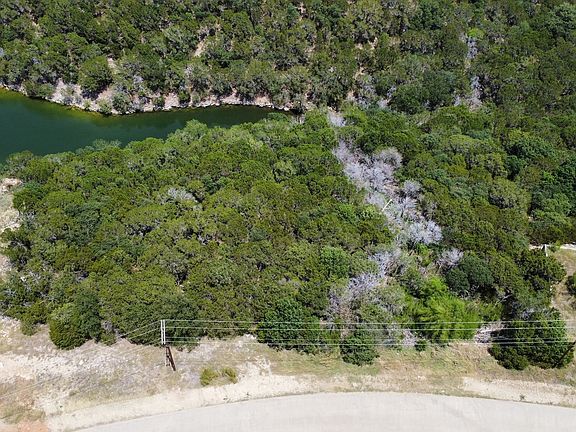 5th image of 1010 Cliffs Dr