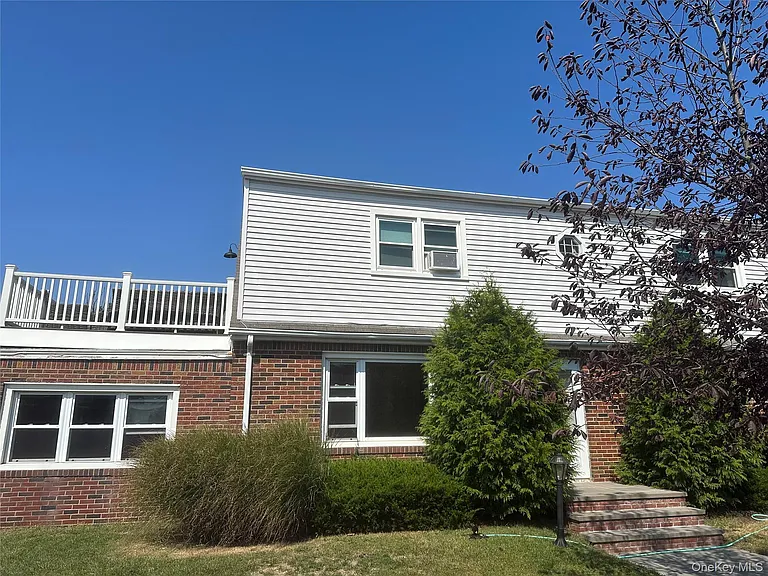 375 E Chester St — Photo 1