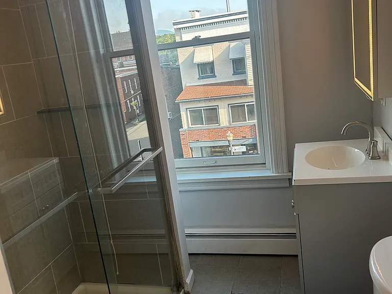 216 Main St — Photo 5