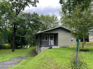 4526 Springdale Ln, Stroudsburg, PA 18360