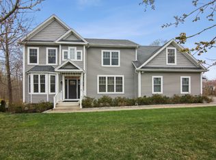 96 Damascus Rd, Branford, CT 06405