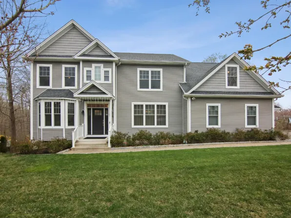 96 Damascus Road, Branford, CT 06405