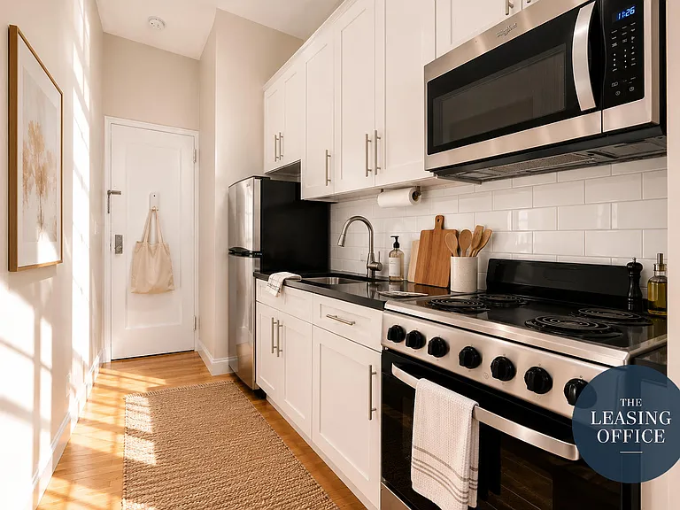 211 W 53rd St #2F — Photo 2