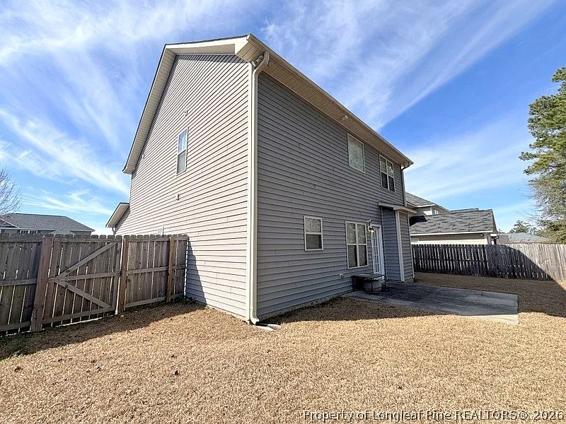 3 bed, 2.5 bath, 1850 sqft, $1,995 — Photo 2