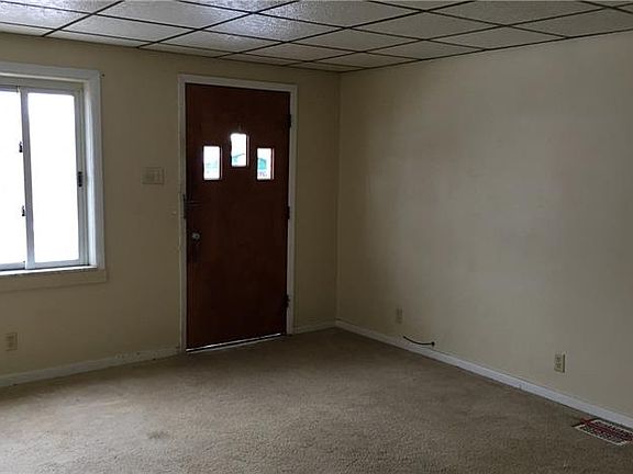 4th image of 2537 Baker St