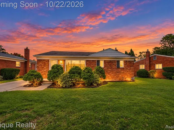 4805 Carolee Ln, Dearborn Heights, MI 48125