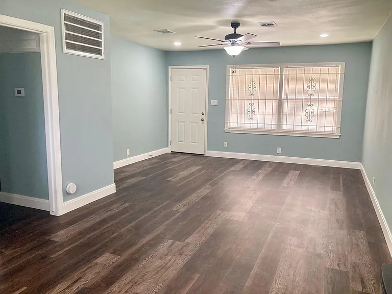 5015 Yellowstone Blvd — Photo 3