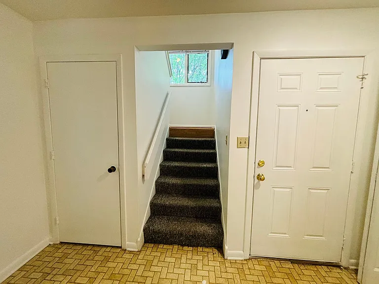 320 Shenandoah Cir — Photo 5