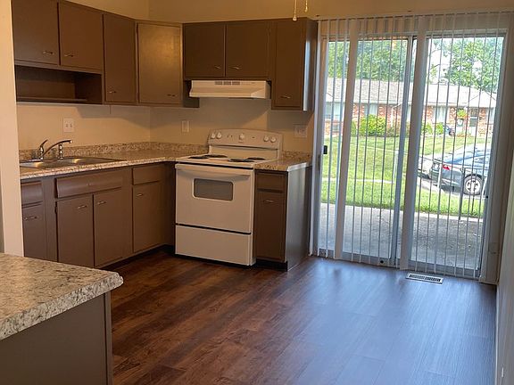 3rd image of 225 Carlwood Dr #0