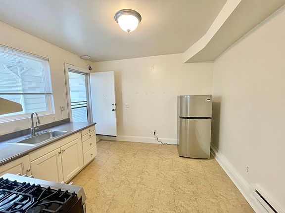 3rd image of 2624 Sutter St APT C