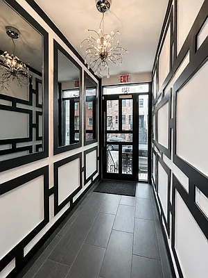 Entry / hallway, photo 1