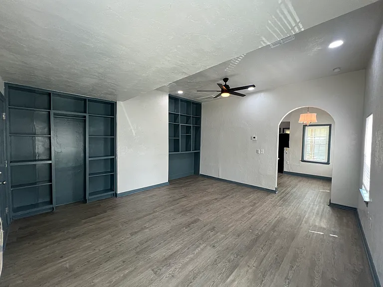210 E Johnson St — Photo 5