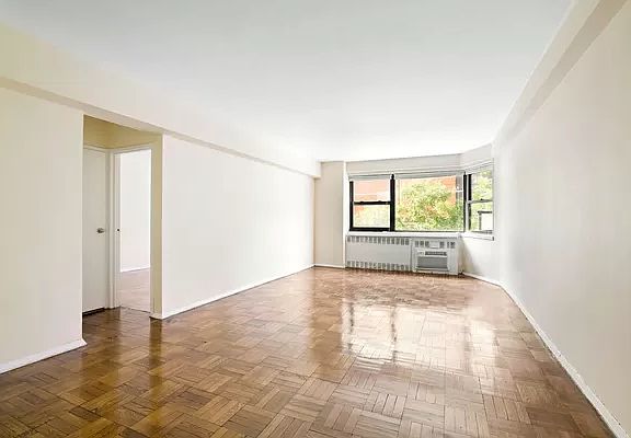 5th image of 305 E 72nd St #2F
