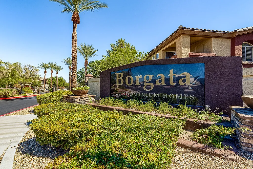 Borgata Condominiums — Photo 4