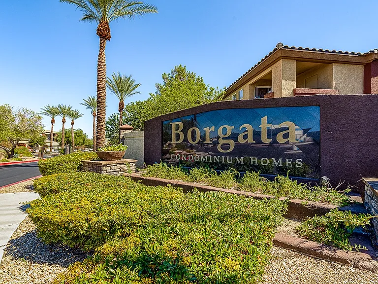 Borgata Condominiums — Photo 4