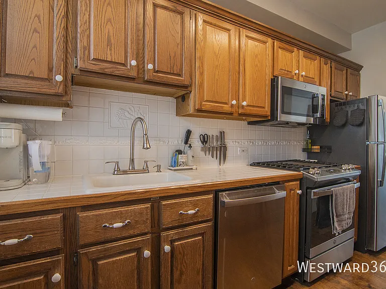 574 Sheridan Sq #2 — Photo 10
