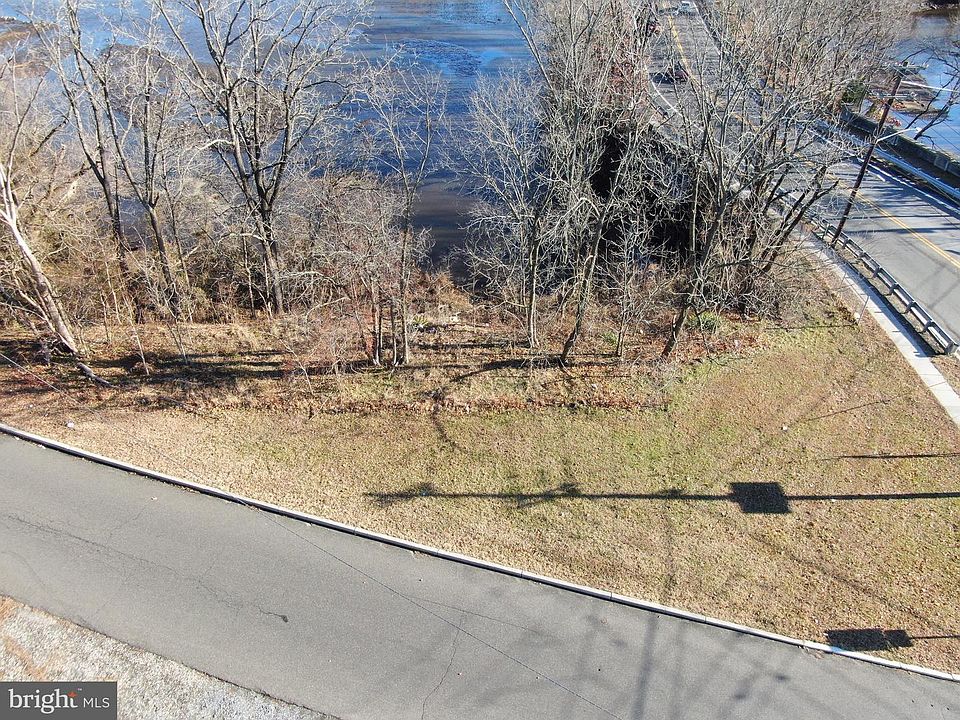 2nd image of 106 Front St