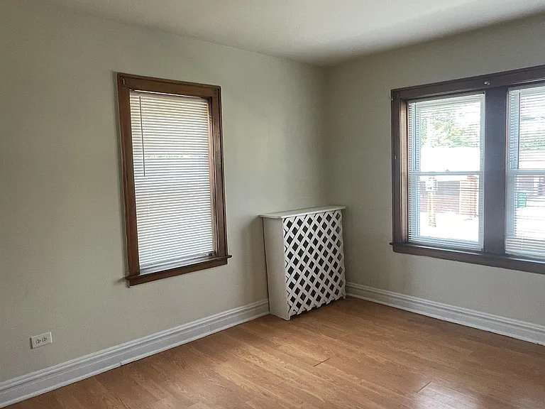2302 Clarence Avenue - Unit 1W — Photo 5