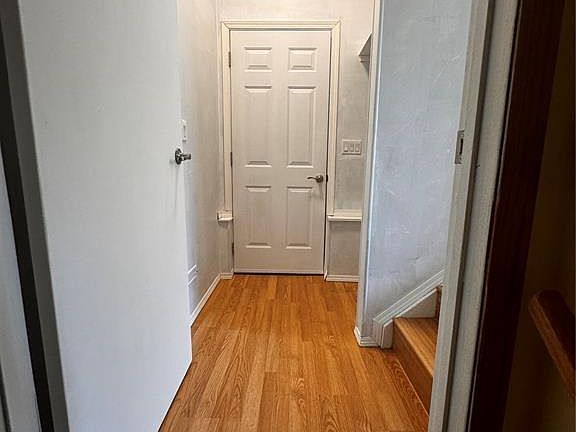 3rd image of 92 Scott Cres