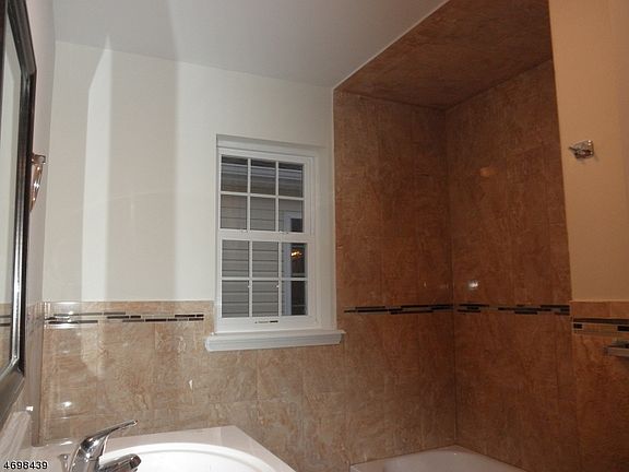 5th image of 157-159 Bellair Pl