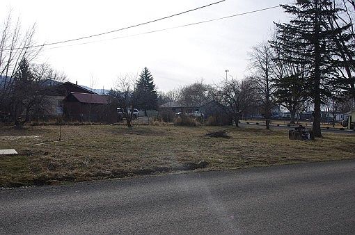 2nd image of 722 Cunningham St