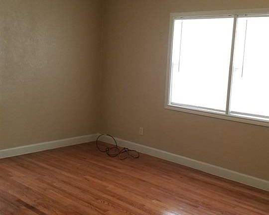4th image of 430 S Parkdale Dr