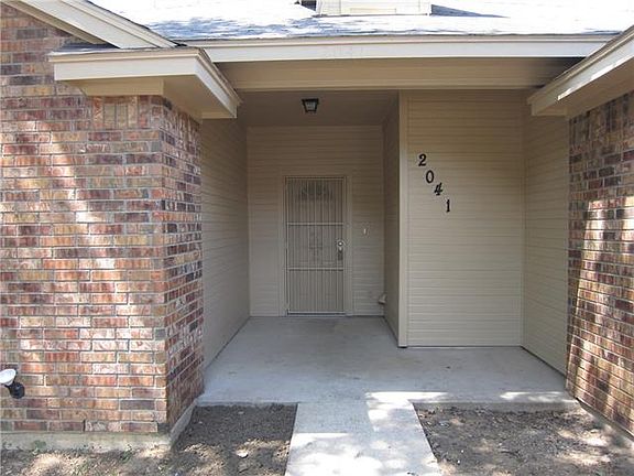 2nd image of 2041 Echo Lake Dr