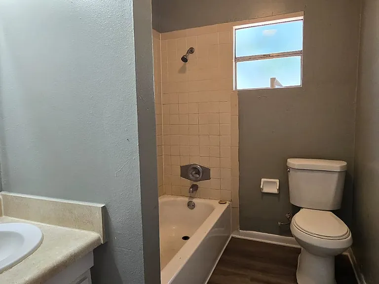 829 Texas Ave — Photo 6