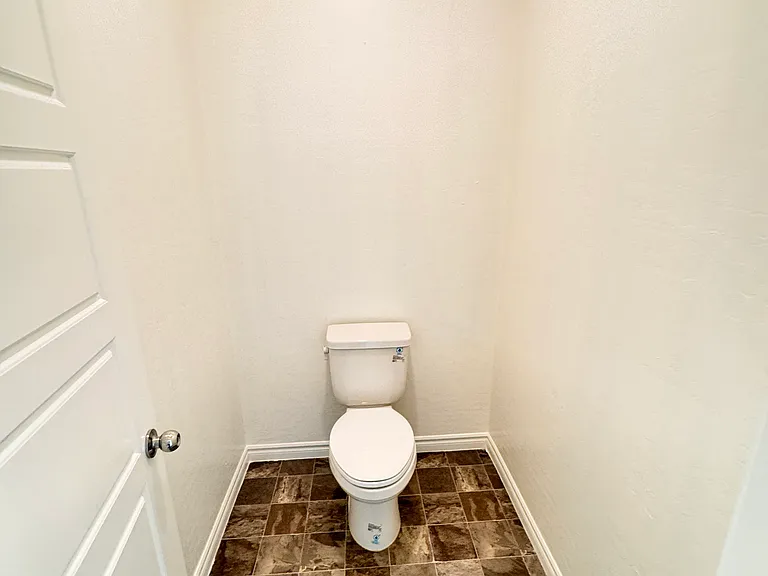 2711 Lindsey Springs St — Photo 33