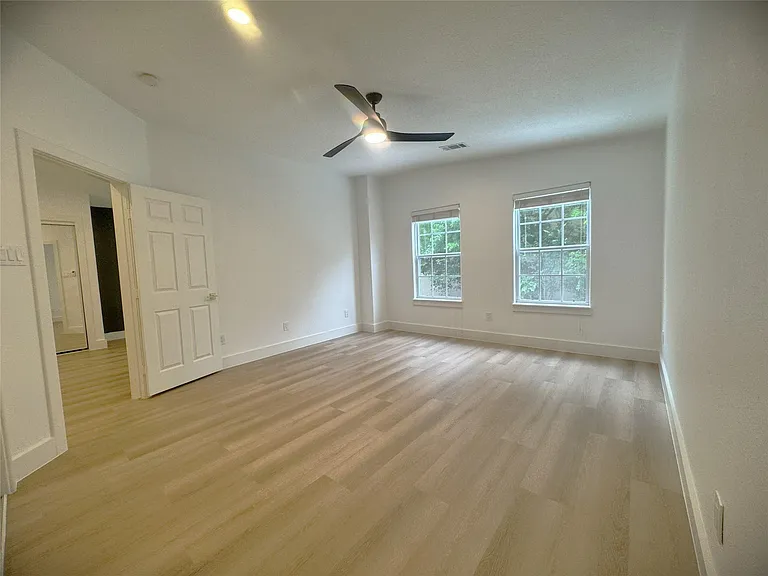 516 S Post Oak Ln #9 — Photo 25