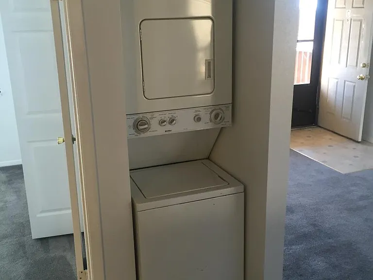 washer/dryer in hallway