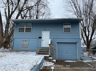 18413 E Lexington Rd, Independence, MO 64058