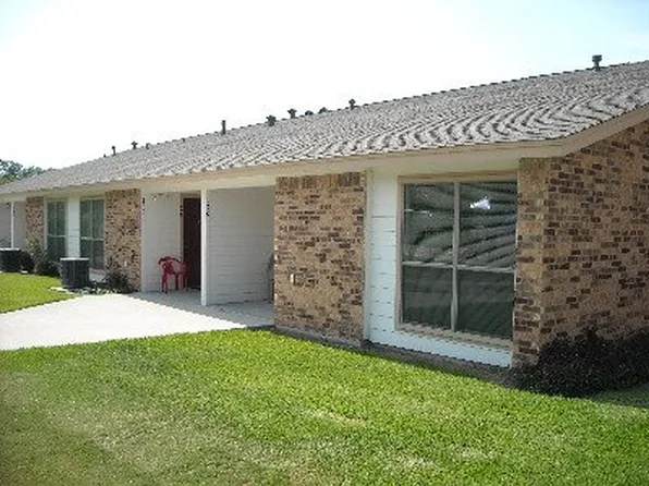 Parkwood Apartments, 114 W 10th St, Nixon, TX 78140