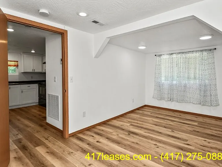 2518 N Weller Ave — Photo 21