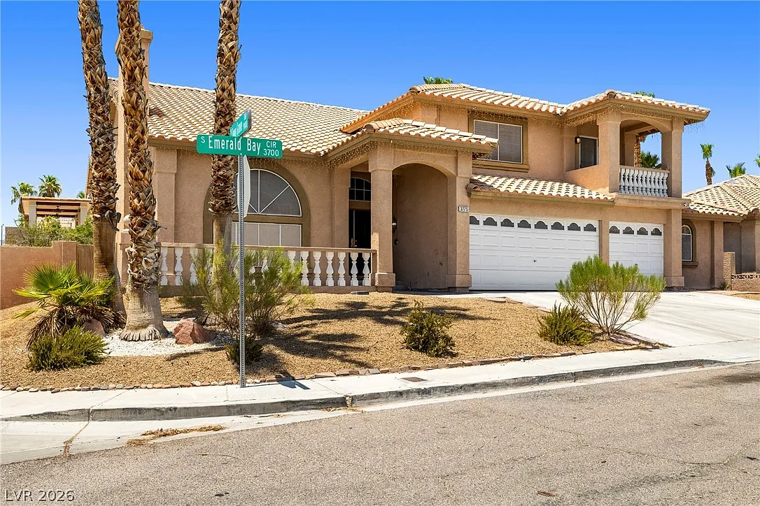 5 bed, 3.5 bath, 3941 sqft, $3,750 — Photo 2